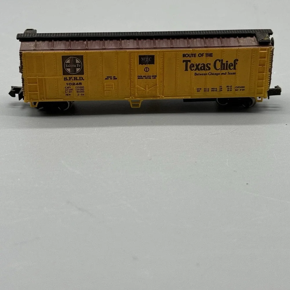 Bachmann N Scale Santa Fe Texas Chief 50' Boxcar SFRD 10248 Yellow Freight Car